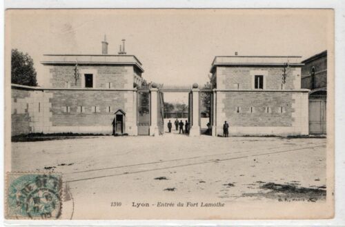 CPA LYON Entrée du Fort Lamothe (69) - Photo 1/1