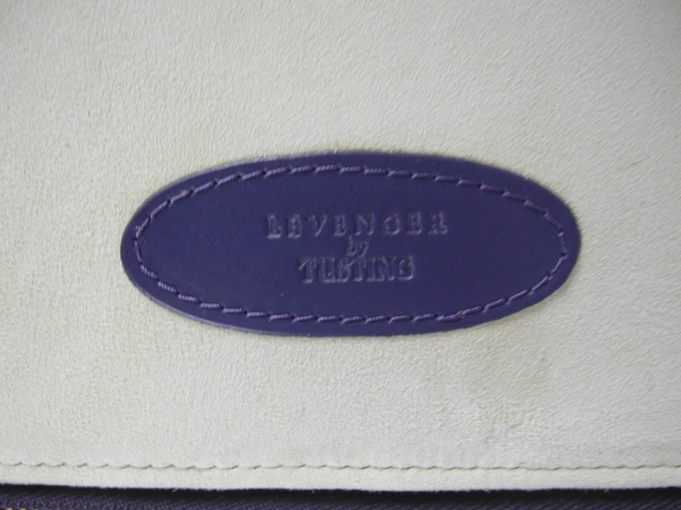 Funda Tablet Levenger Tusting Cuero Uva Púrpura Cremallera 9" x 7" Foto 2 de 4