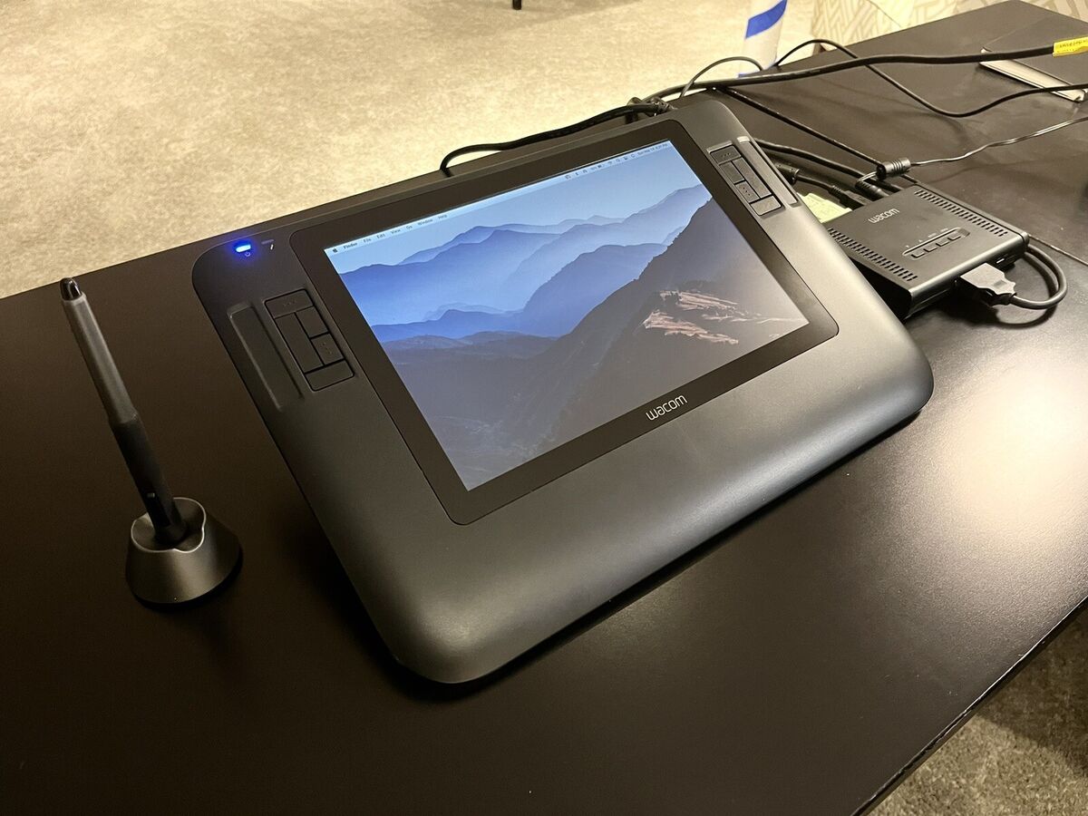Wacom DTZ-1200W Cintiq Display Graphic Drawing Tablet w Wacom DTZ-1200W Cintiq Display Graphic Drawing Tablet w