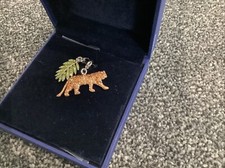 Swarovski Crystal Tiger & Leaf Charm Set1029735 SCS 2010 New Boxed and Retired