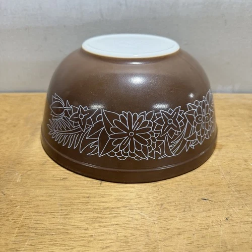 Vintage Pyrex Woodland Floral 2.5 Qt Nesting Mixing Bowl Dark Brown White #403
