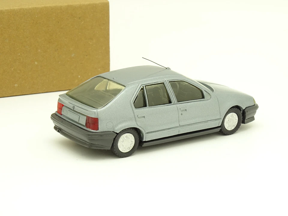 Héco Modelli Resina 1/43 - Renault 19 Fase 1 5 Porte Grigia - Immagine 2 di 2