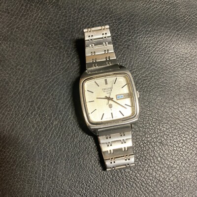 Seiko Quartz QZ 0923-5000 Silver Sand Dial  (1092)