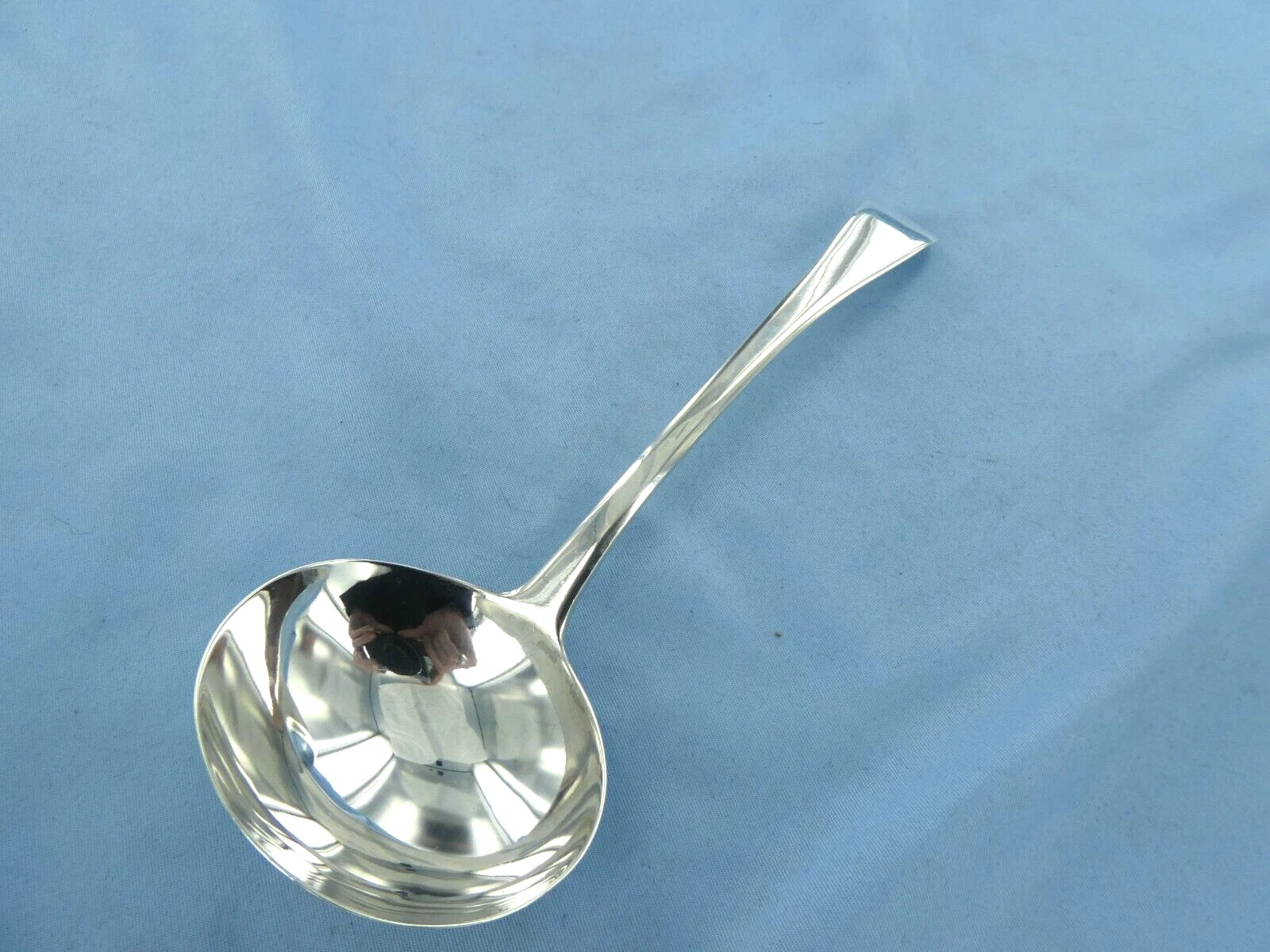 AN ANTIQUE STERLING SILVER OLD ENGLISH SAUCE LADLE.LONDON 1807.