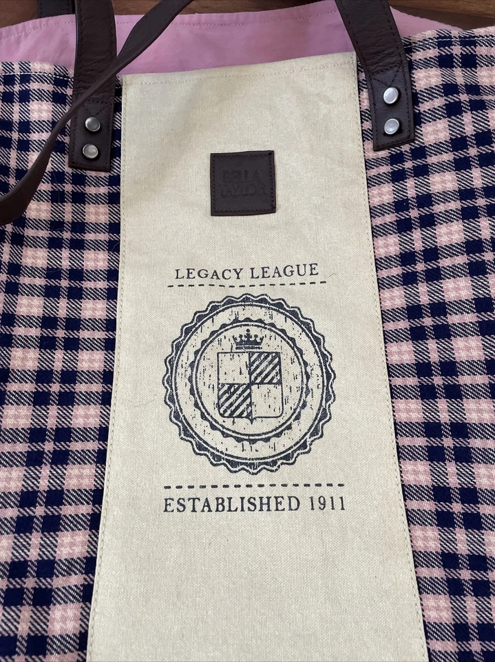 Nuevo con etiquetas Bolso de Mano Skyler Ancho Cartera - Rosa Azul - Legacy League - Premium Bella Taylor Foto 3 de 4