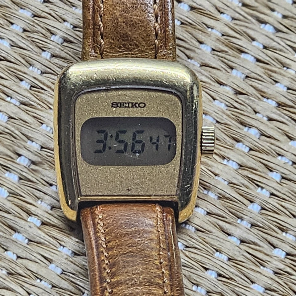 Seiko Ladies Digital Wrist Watch Vintage Gold Leather Band Working