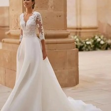 V-Neck Lace Appliques Long Sleeves Wedding Dressees Princess A-Line Bridal Gowns