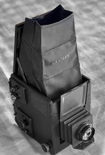 1923 Graflex 3 1/4 by 4 1/4 was recently cleaned and serviced. Beautiful