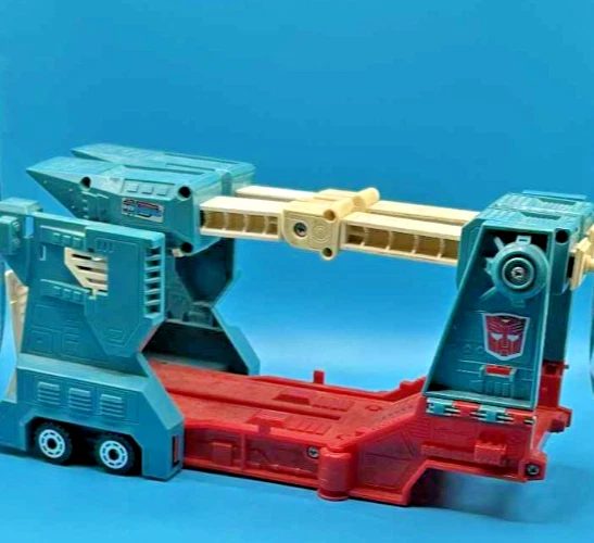 Ultra Magnus Transformers Action Figure 1984 Hasbro Vintage Trailer Part - Image 3 of 3
