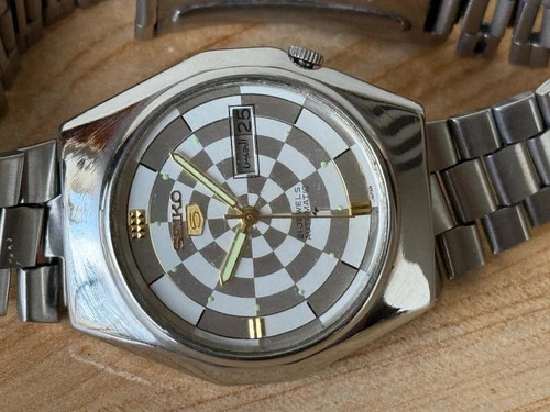 Vintage Seiko 5 Automatic 7009-8820 Mens Watch For Spares or Repair NJ-598