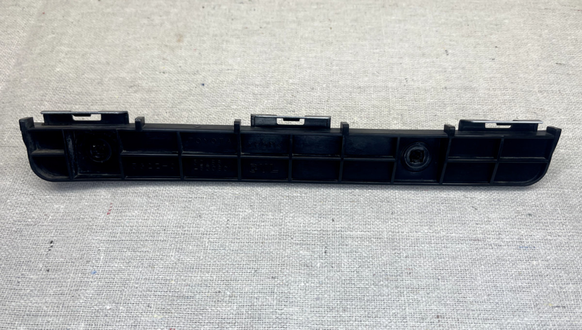10-15 Lexus IS250C IS350C ISC FRONT BUMPER RETAINER LEFT SIDE OEM 52158-53060