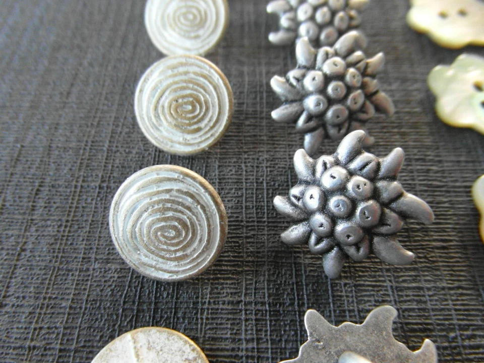 Konvolut Knöpfe Trachten unrund Trachtenknöpfe 10 Positionen = 100 schöne Knöpfe - Bild 4 von 4