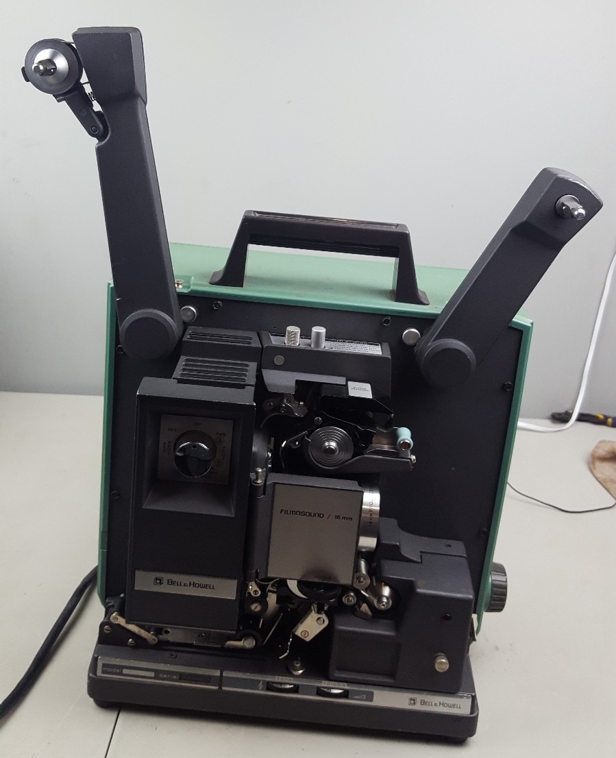 Vintage BELL & HOWELL 16mm Movie PROJECTOR FILMOSOUND Model
