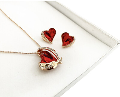 Roségold-Finish Herz Engel roter Rubin und kreierter Diamant Halskette und Ohrring