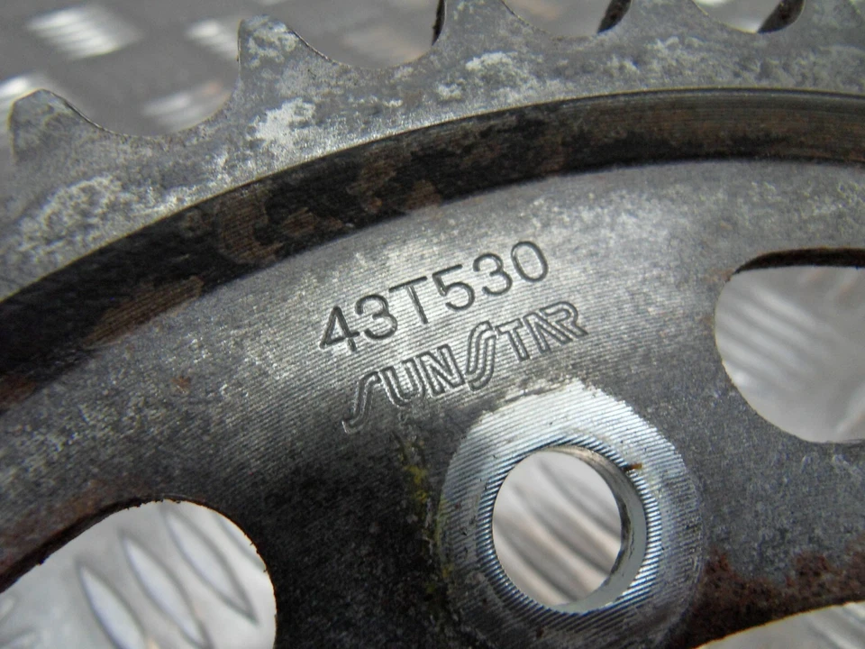 Piñón trasero Suzuki GSF GSX B-KING HAYABUSA SUNSTAR (530-43T) 2007-2017 Foto 2 de 3