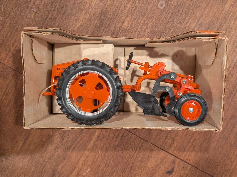 1948 Allis Chalmers G 1/16" Scale Collector Scale Models NIB #402 Scale Models - Image 2 of 2