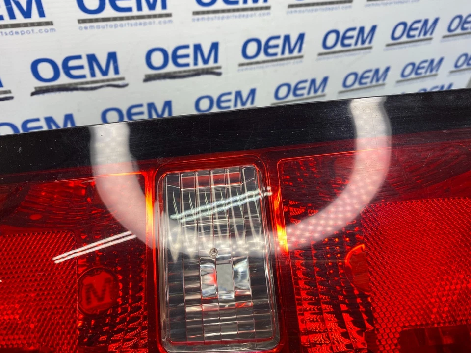 2015 15 SILVERADO 1500 driver/left side tail light taillight lamp 23431875 OEM - Image 4 of 4