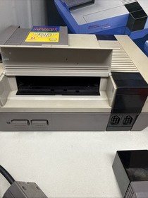 Nintendo Entertainment System NES Sports Set Console w zapper & 6 controllers