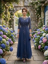 Elegant Navy Blue Lace Tulle 3/4 Sleeve Formal Evening Gown - Size 8