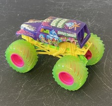 Monster Jam GRAVE DIGGER Series 35 Sweet Trea...