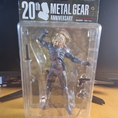 MEDICOM TOY UDF Metal Gear Solid Raiden MGS2 Ver. 20th Anniversary  Schwert