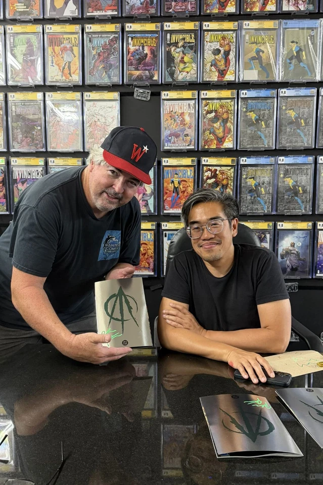 GREEN ARROW #1 EXCLUSIVES!!!!  SIGNED BY WRITER PORNSAK!!!   1.00 STARTS!