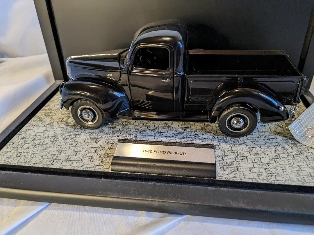 franklin mint 1/24 diecast, 1940 Ford Pickup with Display