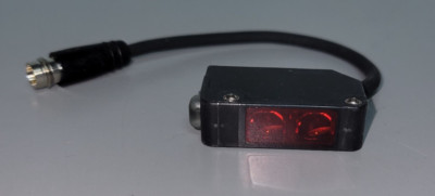 Keyence Photoelectric Sensor PZ-V32, 300mm Range, 12-24 VDC (B584)