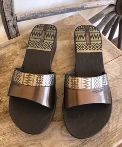 ipanema jelly sandals