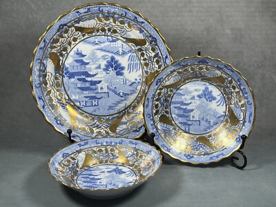 c1820 New Hall Pattern 1856 Broseley Willow vergoldeter Teller & zwei Untertassen