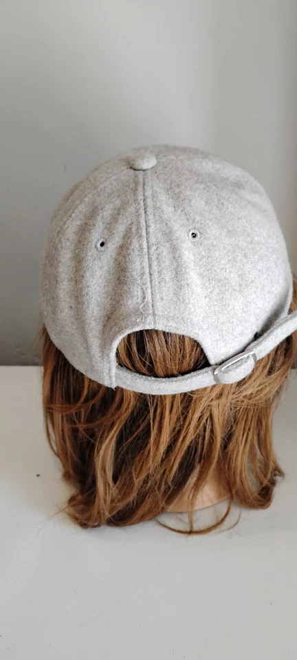 Gorra de béisbol de lana para mujer ROSA Victoria's Secret color ajustable gris en muy buena condición Foto 4 de 4