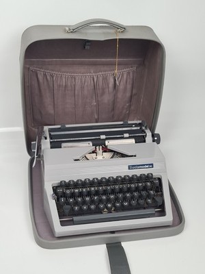 Vintage Boots Model 30 tragbare Schreibmaschine grau mit Koffer & Schlüssel voll funktionsfähig