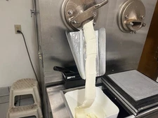 Leon custard machine, makes great custard 2 compressors, one is not working, 