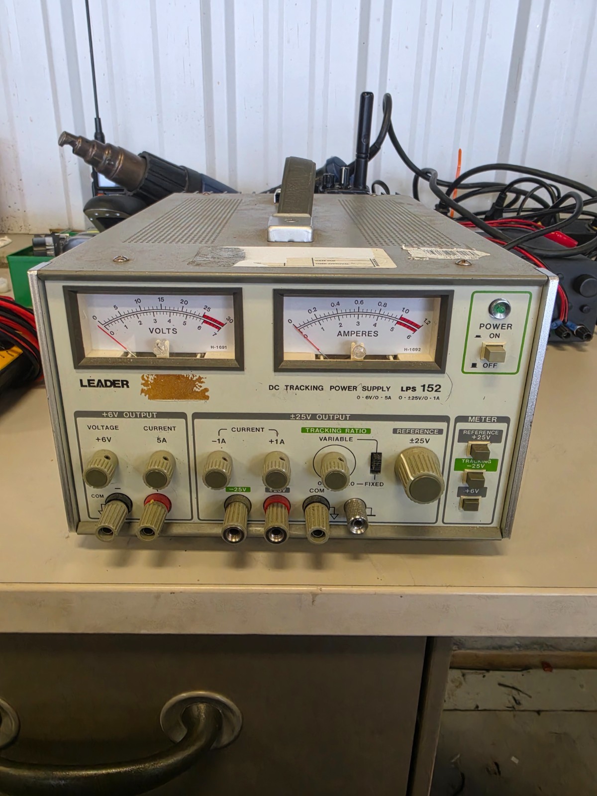 Leader LPS 152 DC Tracking Power Supply 0-6V/0-5A 0-25V/0-1A