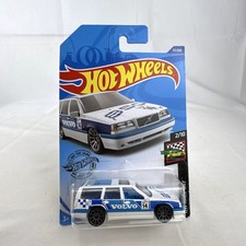 Hot Wheels 1:64 Volvo 850 Estate HW Race Day White Station Wagon Diecast 57/250