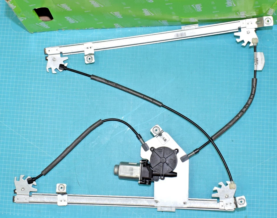 mécanisme de lève-vitre gauche sans option confort VALEO 850790 RENAULT CLIO III - Photo 1/1