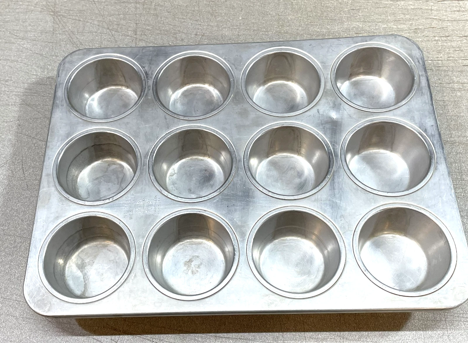 Wear-Ever #2786 Aluminum 12 Cupcake Muffin Tin/Pan, USA, Vintage