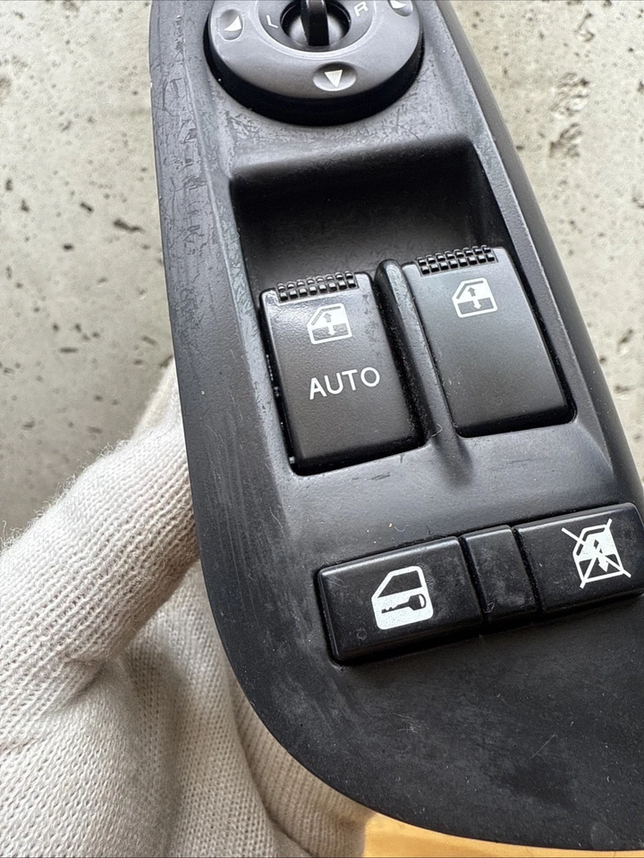 2006-2008 Hyundai Tiburon Driver's Master Power Window Switch Assembly W/Plugs - Image 3 of 4