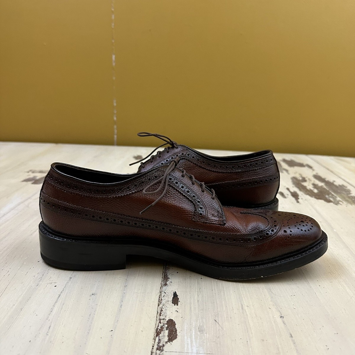 FLORSHEIM - Vtg Brown Leather Wingtip Oxford Dress Shoes  display picture 2
