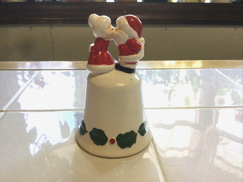 Vtg Lego Bell Santa/Mrs. Claus Kissing & Lefton Seated Santa/Mrs. C Kissing READ - Picture 2 of 20