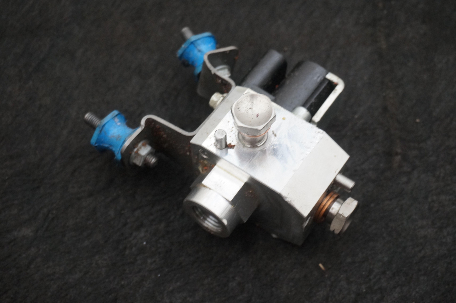 Hydraulic Oil Valve Block Solenoid OEM 11B1103CP McLaren 650S 2015-17