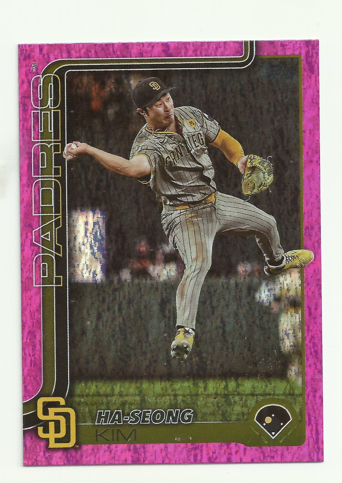 2025 Topps #175 Ha-Seong Kim Pink Holo Foil San Diego Padres