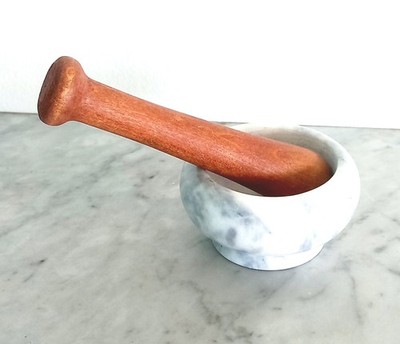 MARMORMÖRSER UND MAHAGONI STÖSSEL Carrara marble mortar &wood stößel Toscany