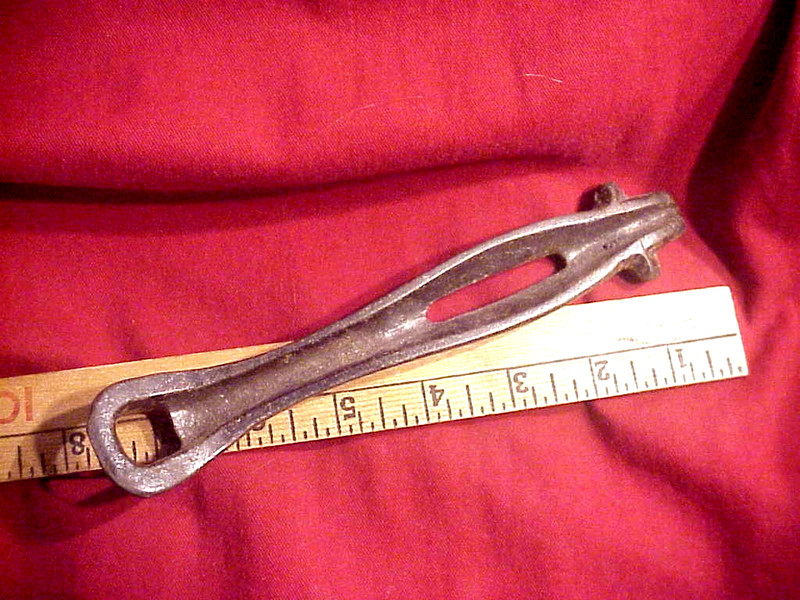 VINTAGE CAST IRON COOKSTOVE LID LIFTER GRATE SHAKER