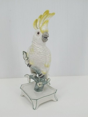 Seltene Nymphenburg Figur Kakadu auf einem Ast Entwurf Louise Scherf um 1930