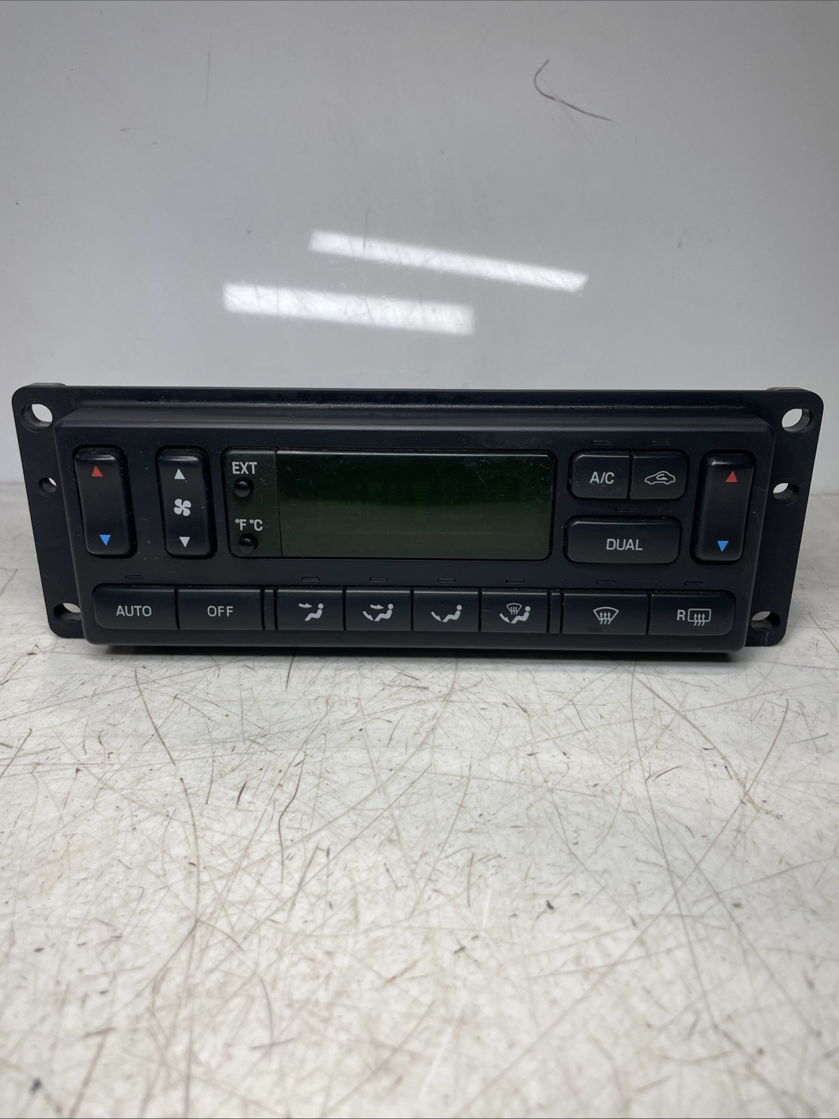 2003-2004 Ford Expedition Temperature AC Air Climate Control 4L14-18C612-AA OEM