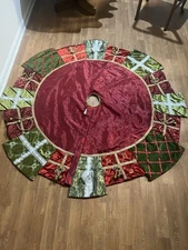 Vintage Present Christmas Tree Skirt 70 Inches. C-4