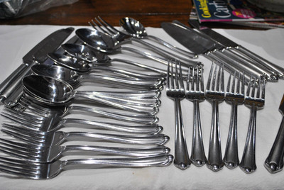MIKASA STAINLESS FLATWARE ''CLASSICO SATIN'' INDONESIA (33) PC SET