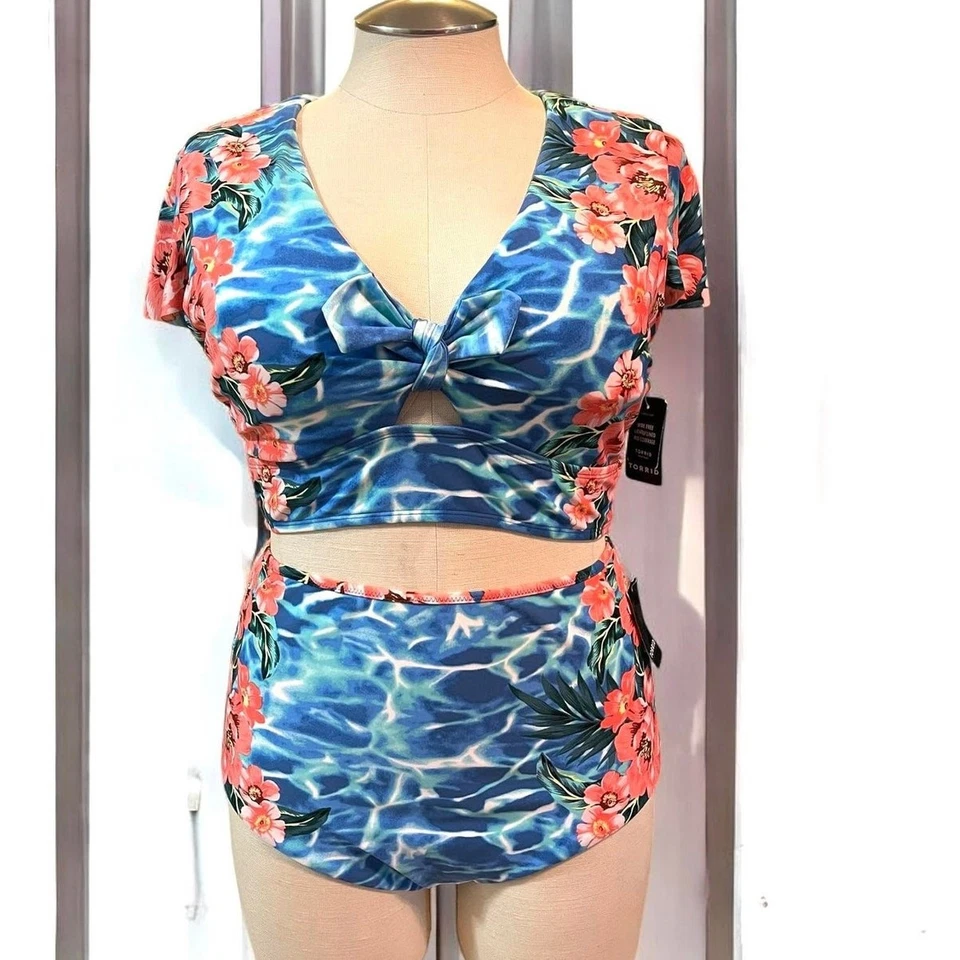 Torrid size 1 Two Piece Wireless Floral Bikini Swimsuit Top & Bottom w/Sleeves  - Image 2 of 4
