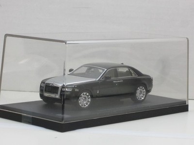 Rolls-Royce Ghost EWB in schwarz / Diamond Black Box Kyosho 05551DBK 1:43 V.2